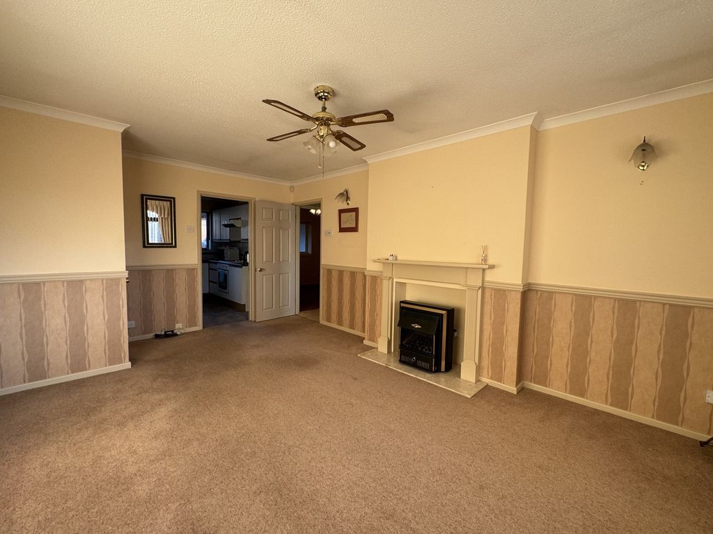 Property photo 3 of 14 Lounge