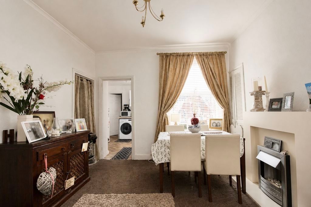 Property photo 3 of 10 Dining Room