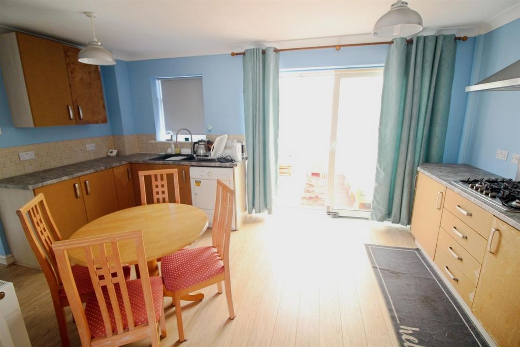 Property photo 3 of 11 Kitchen/Diner
