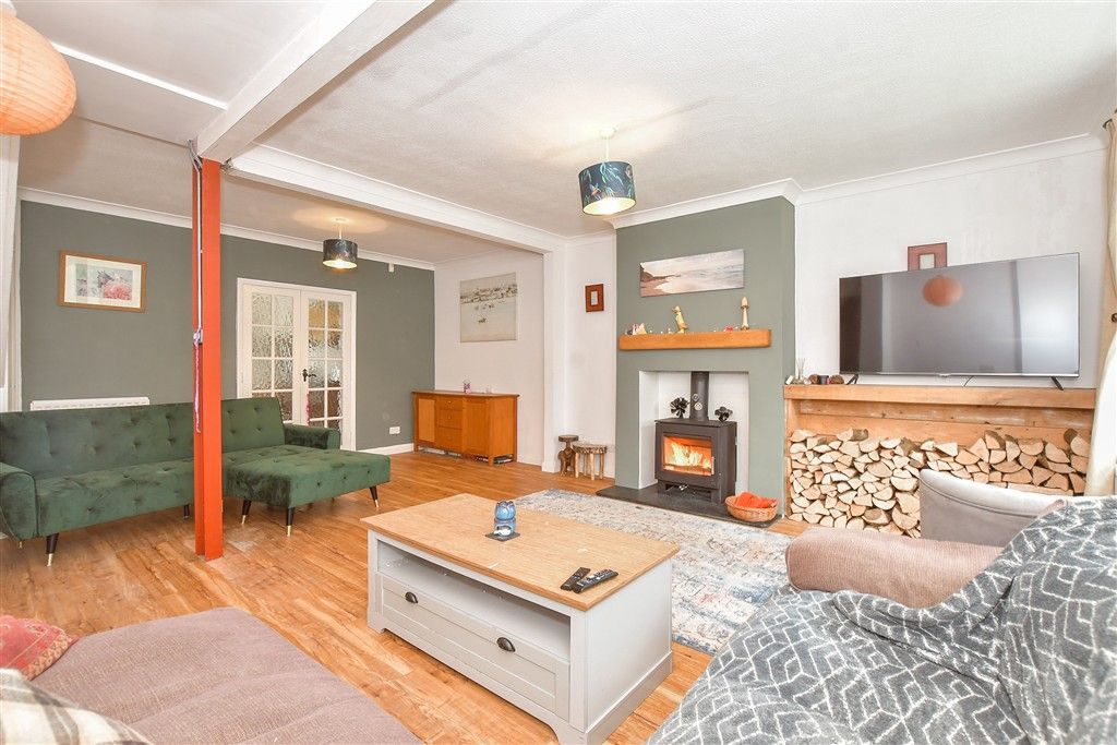 Property photo 1 of 17 Lounge