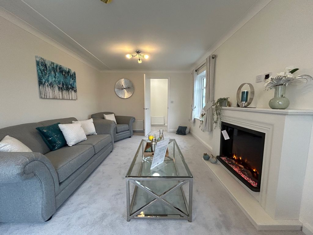 Property photo 1 of 12 Lounge