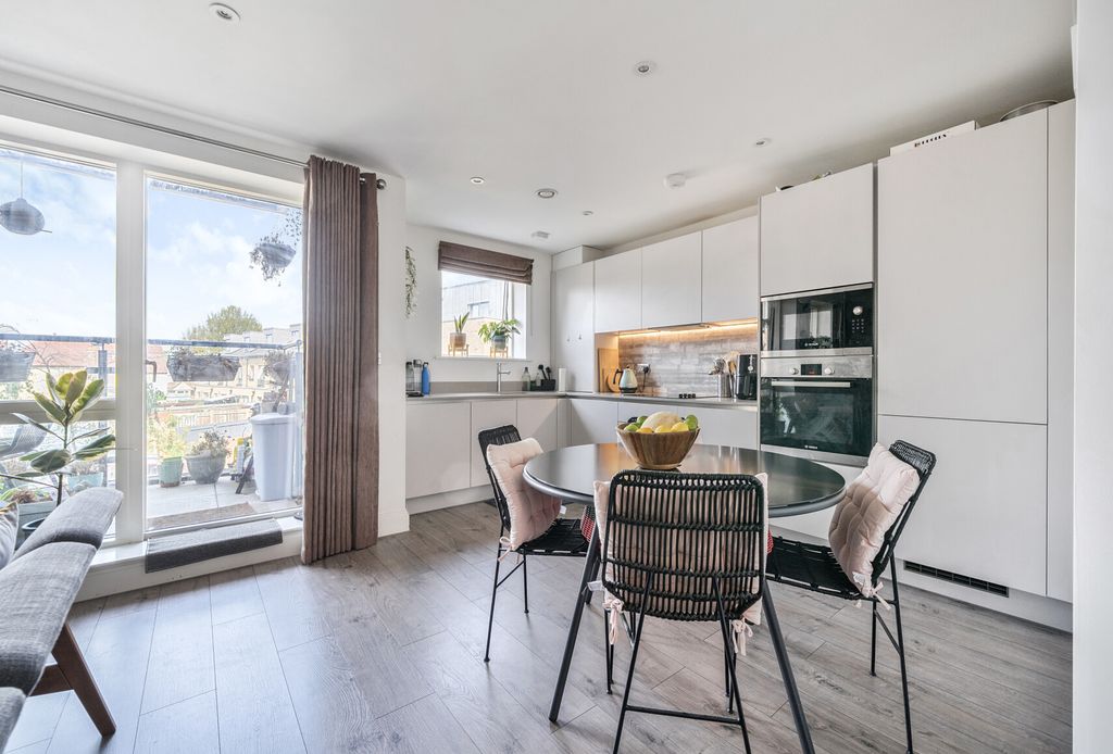 Property photo 3 of 9 1343012-5-68A48B8...