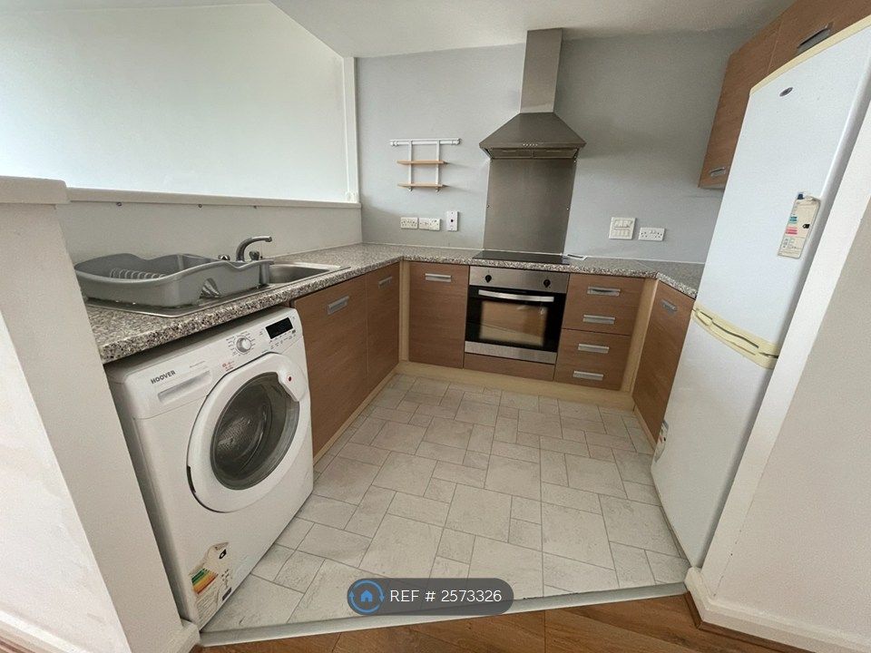 Property photo 3 of 10 Kitchen