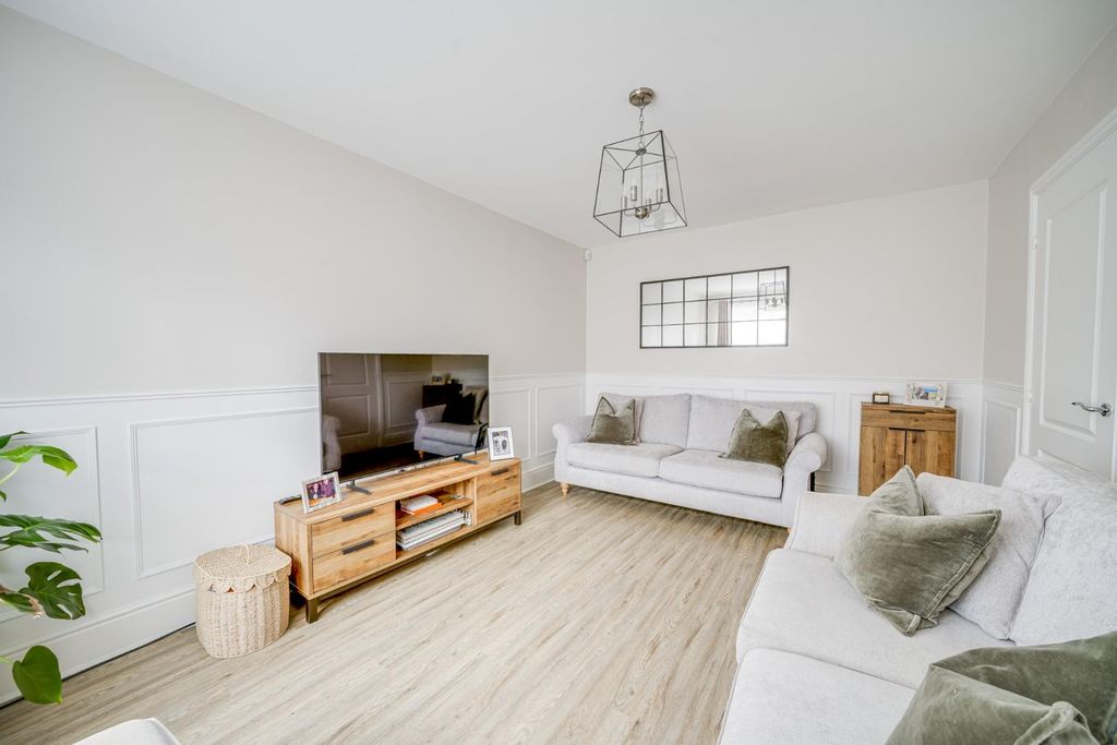 Property photo 3 of 21