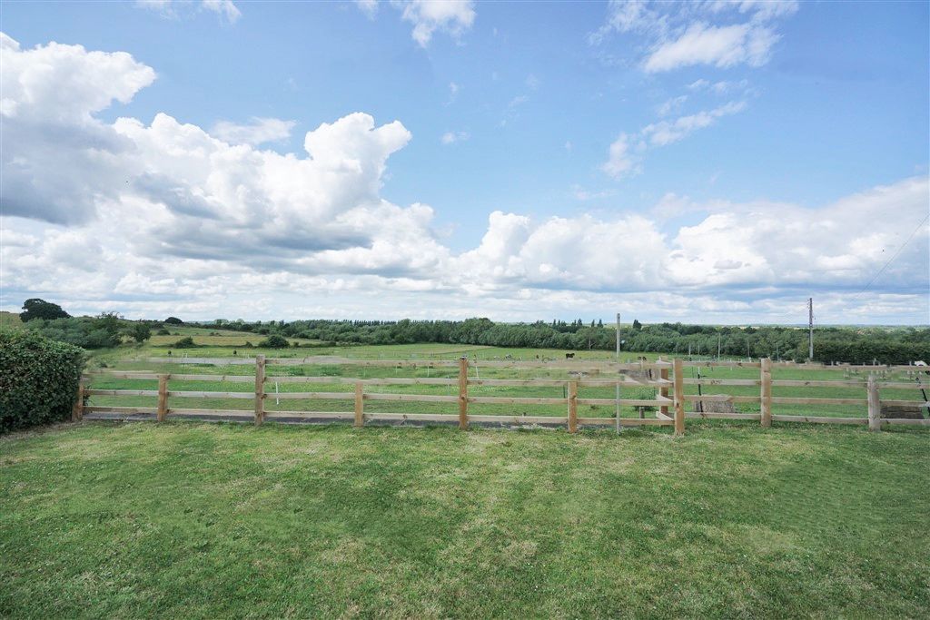 Property photo 2 of 22 09Ca82Cb-5648-477A-Acdf-F0Ad36Acfe8B.Jpg