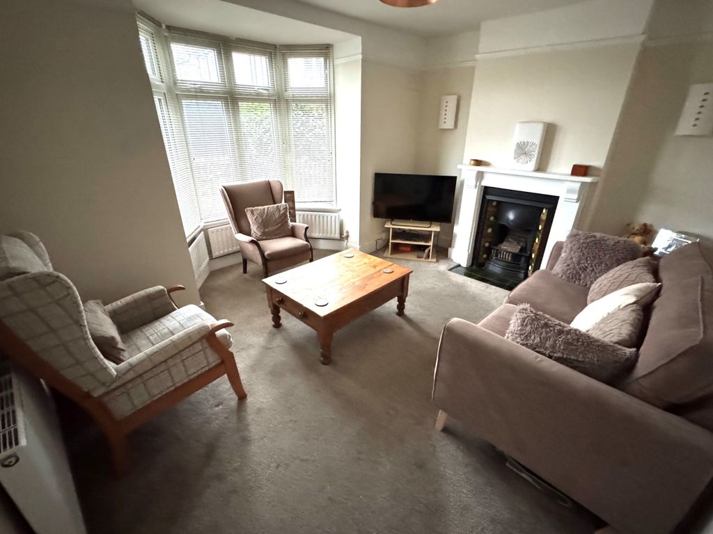 Property photo 2 of 11 Lounge