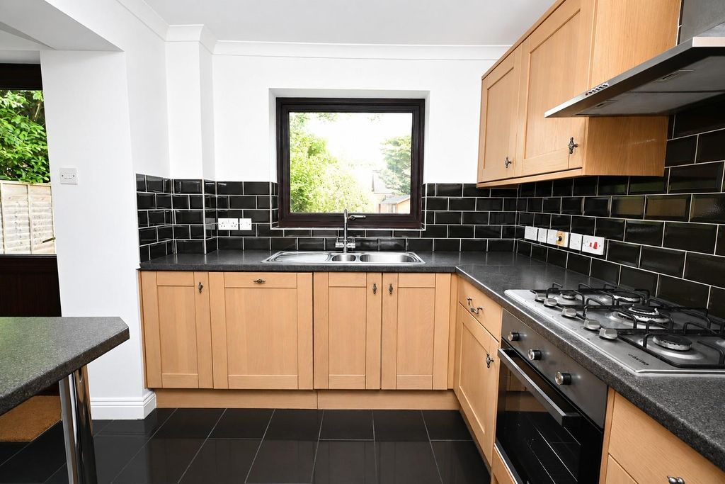 Property photo 3 of 20 Kitchen