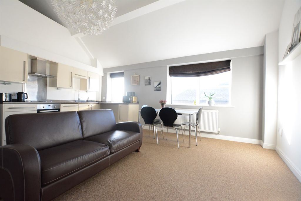 Property photo 1 of 7 (Main)