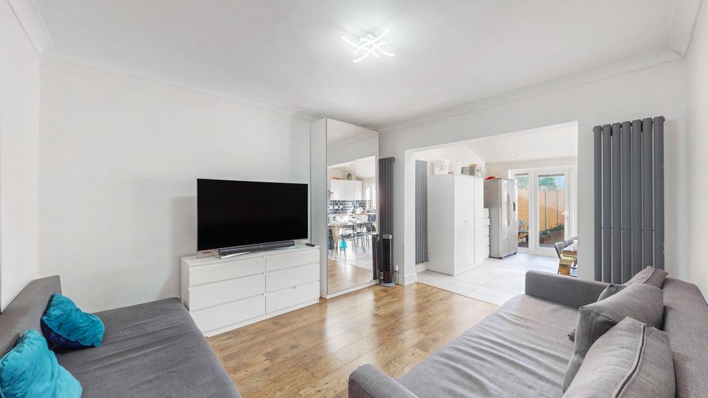 Property photo 3 of 15 4670756