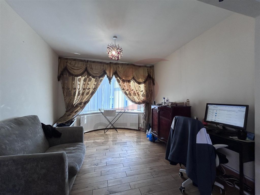 Property photo 2 of 21 Lounge