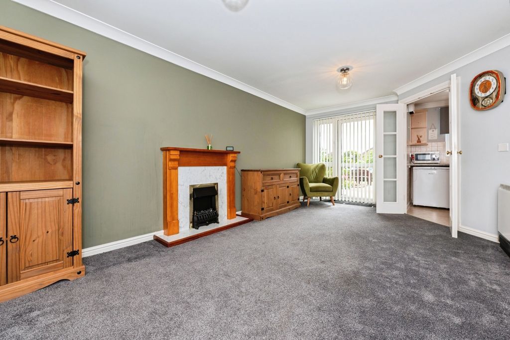 Property photo 1 of 13 Lounge