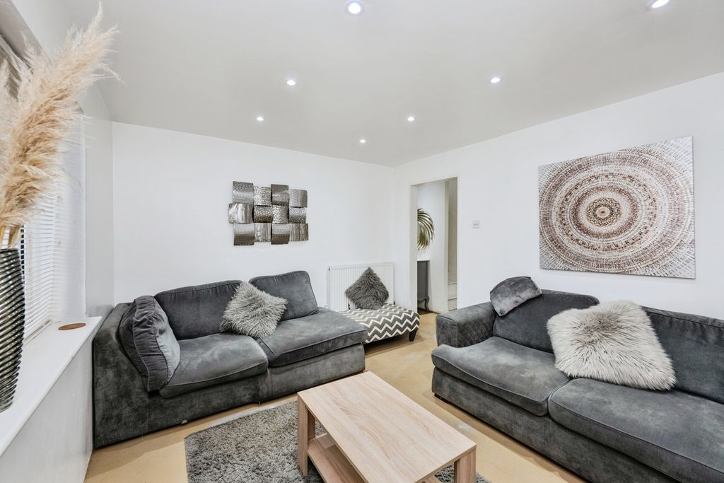 Property photo 3 of 20 Pbox-Img.Jpg