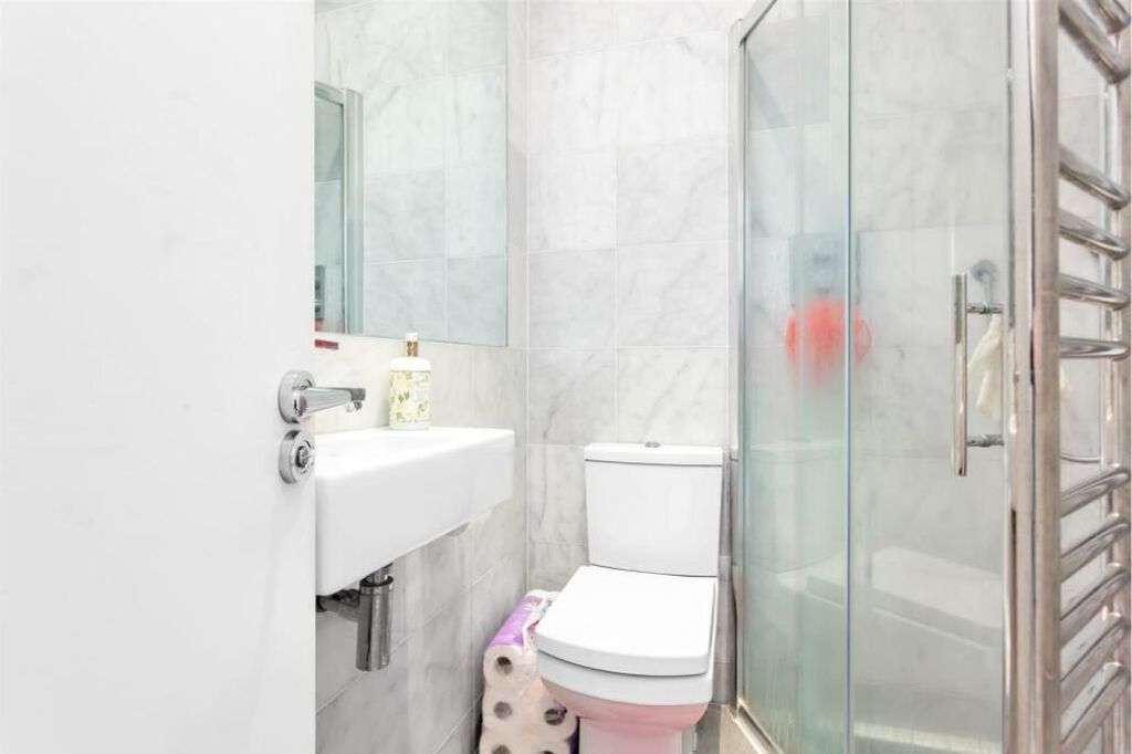 Property photo 2 of 9 Bath-3-Png-7