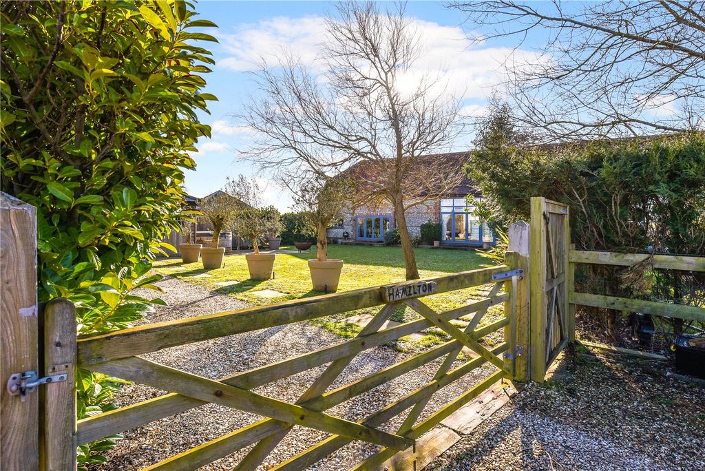 Property photo 1 of 28 Front Gate