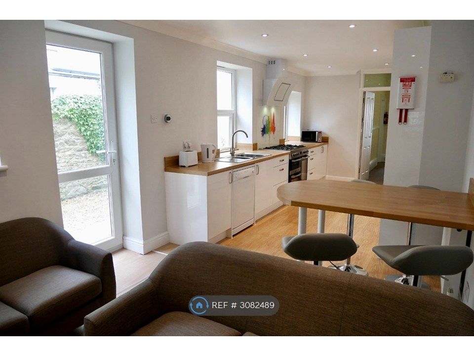 Property photo 3 of 28