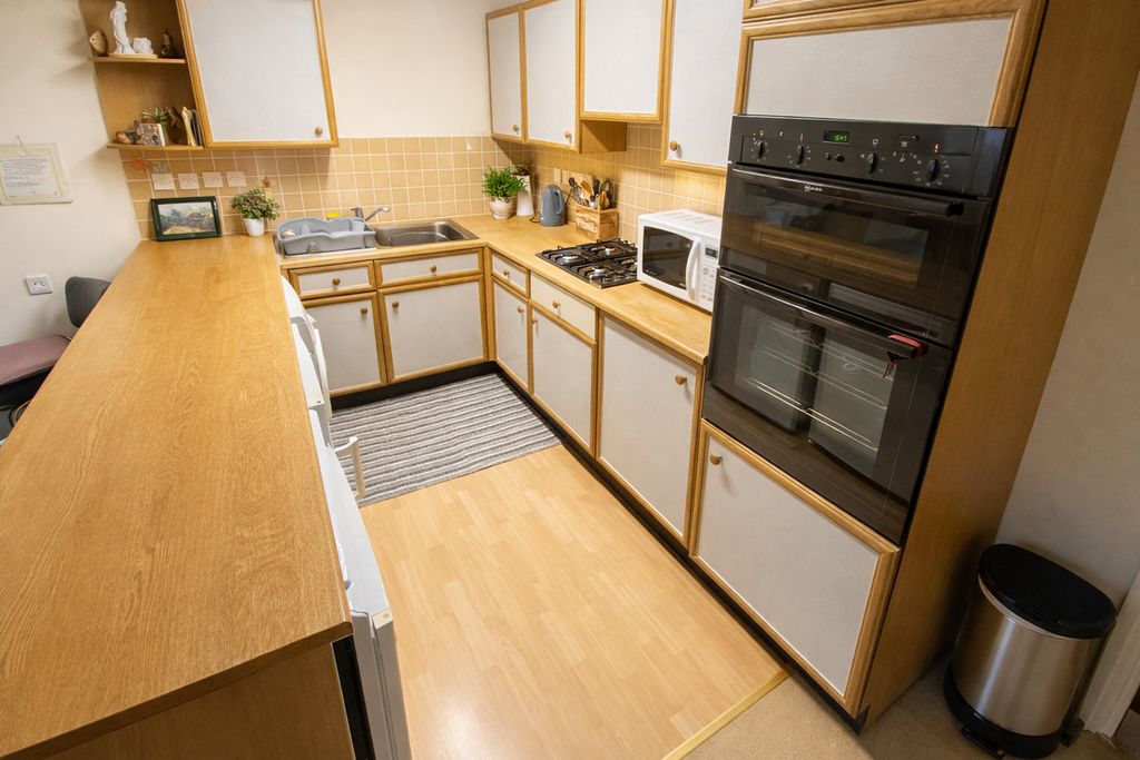 Property photo 3 of 12