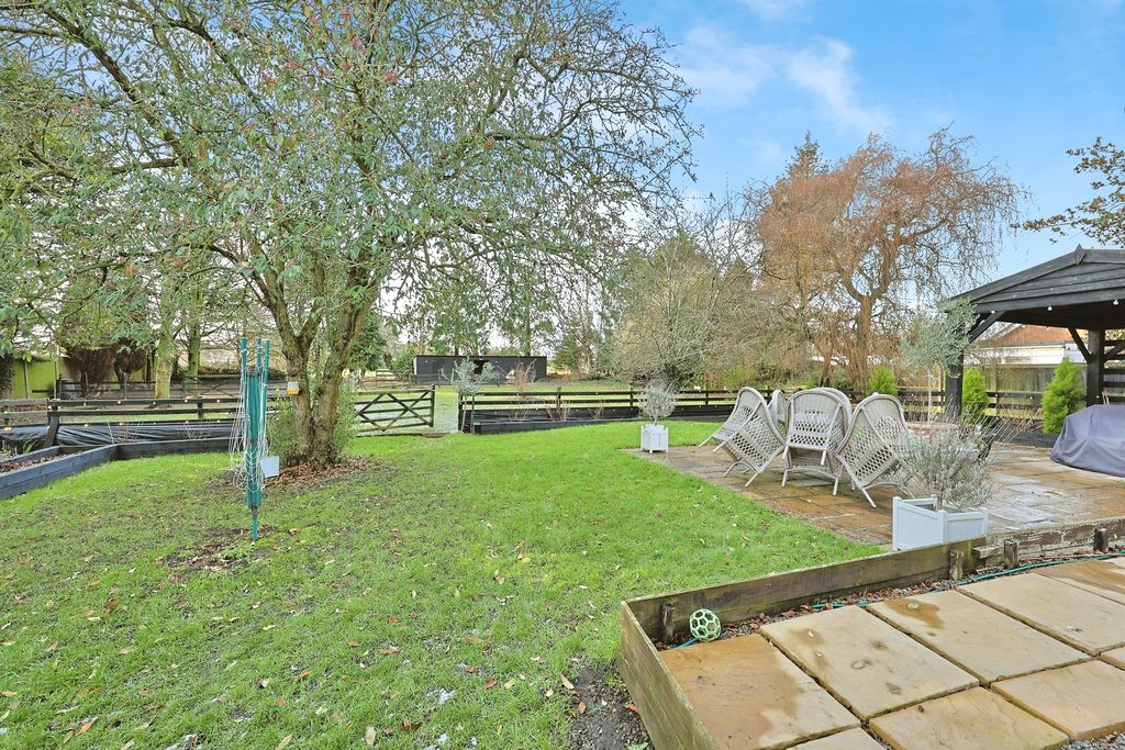 Property photo 2 of 20