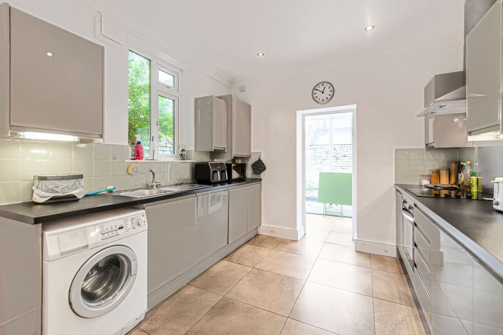 Property photo 3 of 10 Picture No. 13