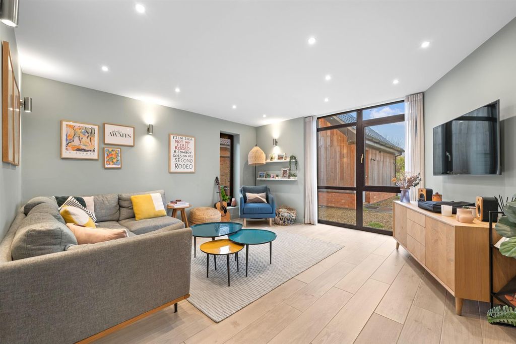 Property photo 3 of 26 Larch House-15.Jpg