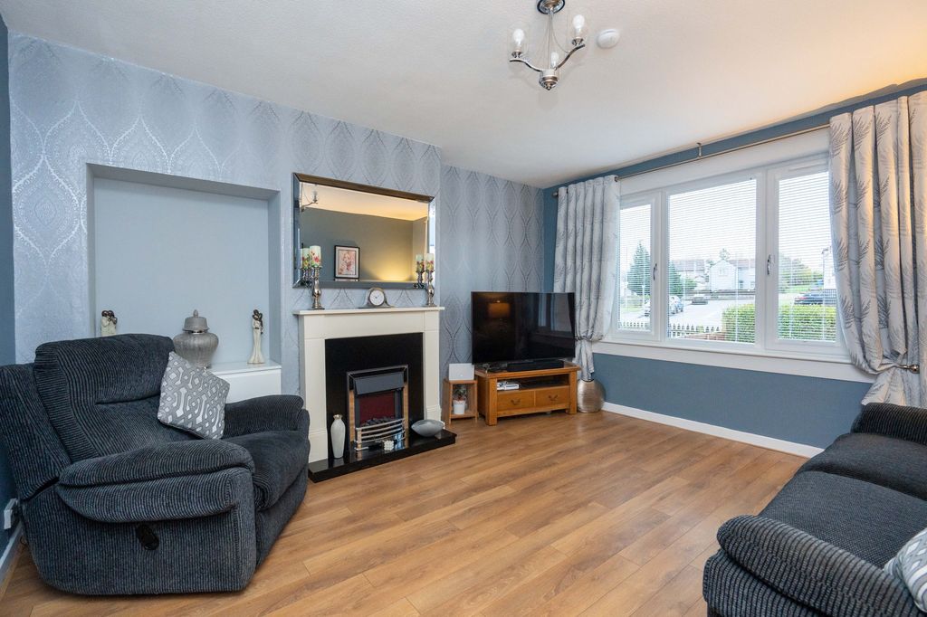 Property photo 3 of 33