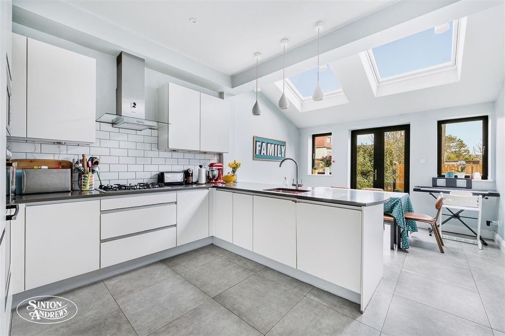 Property photo 2 of 16 14 Northcroft Road-7.Jpg