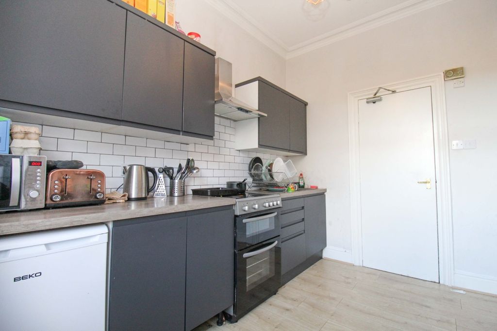 Property photo 3 of 15 Picture No. 04