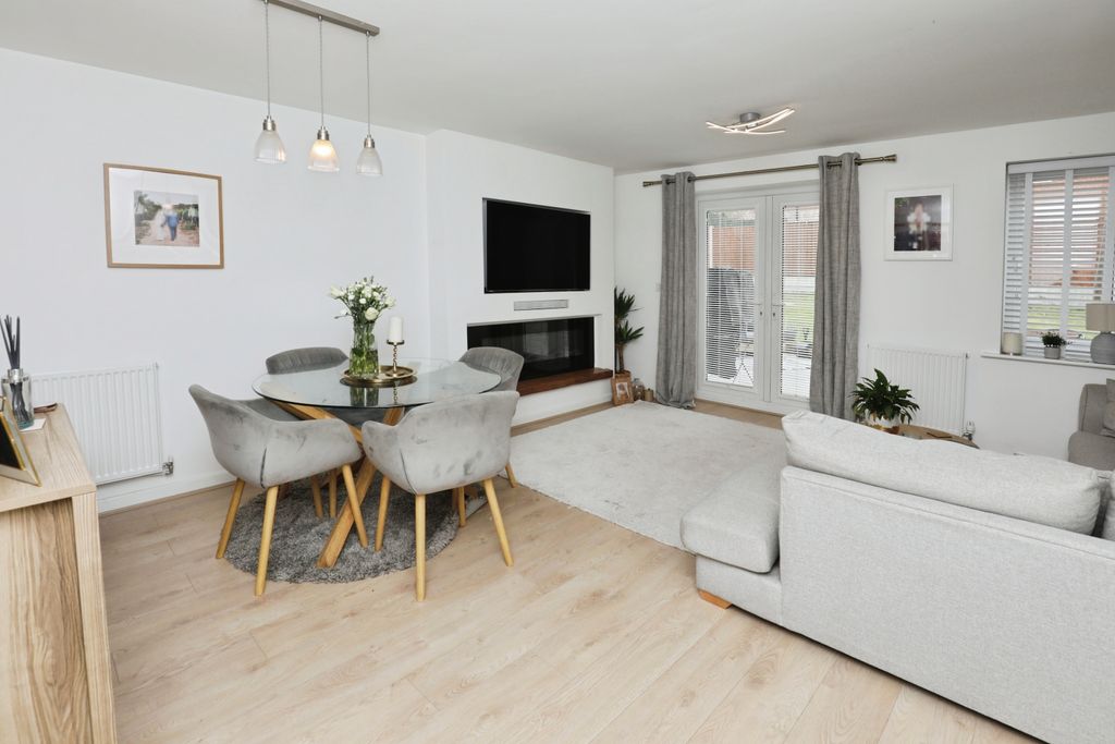 Property photo 3 of 15 Lounge/Dining Room