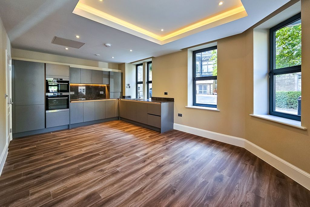 Property photo 1 of 26