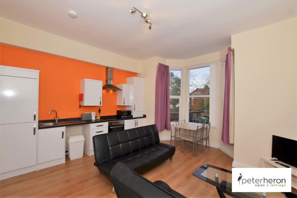 Property photo 3 of 5 Kitchen/Living Room
