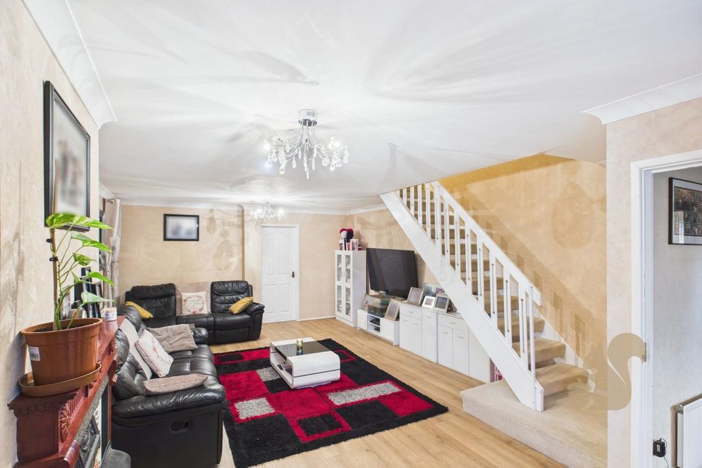 Property photo 3 of 15 Cam01814G0-Pr0049-Still018.Jpg