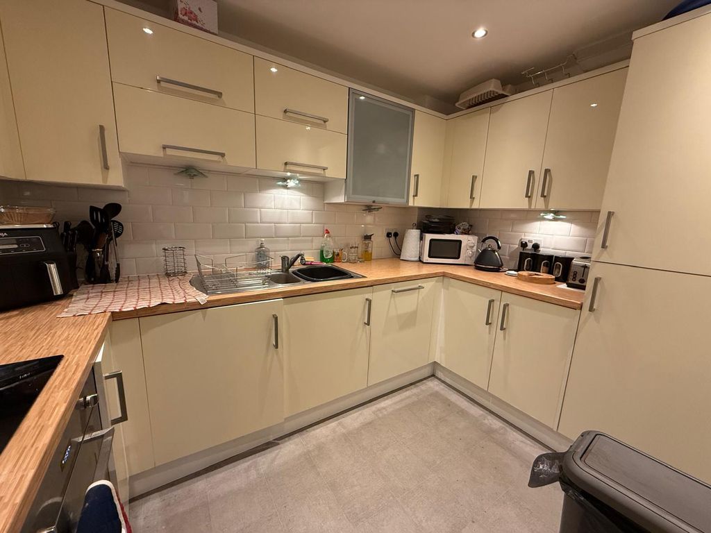 Property photo 2 of 5 Kitchen