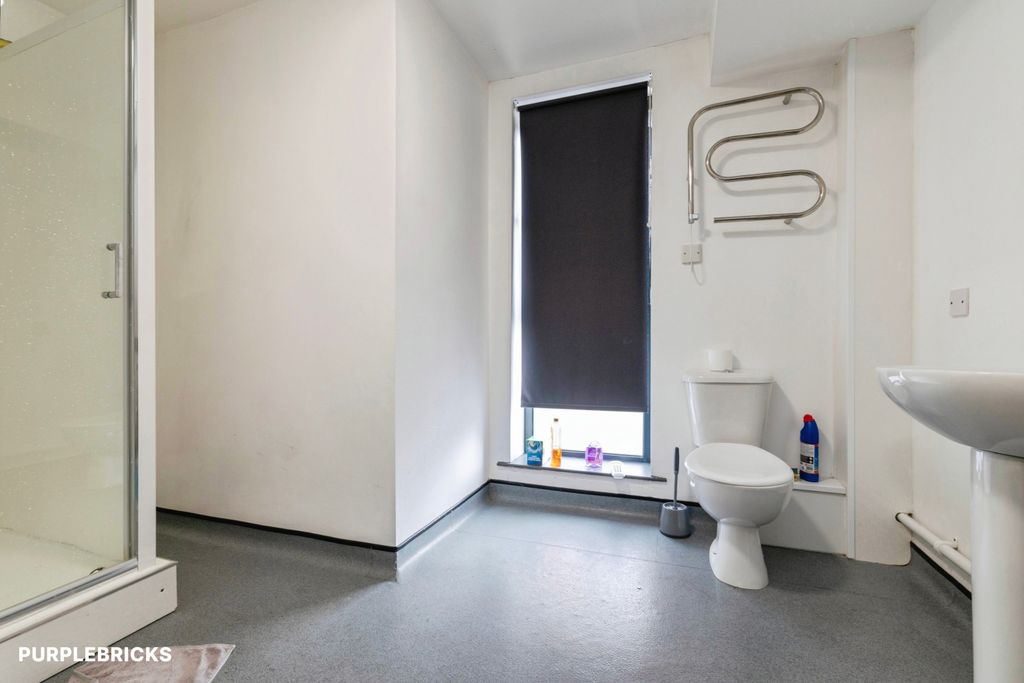 Property photo 3 of 20 En-Suite