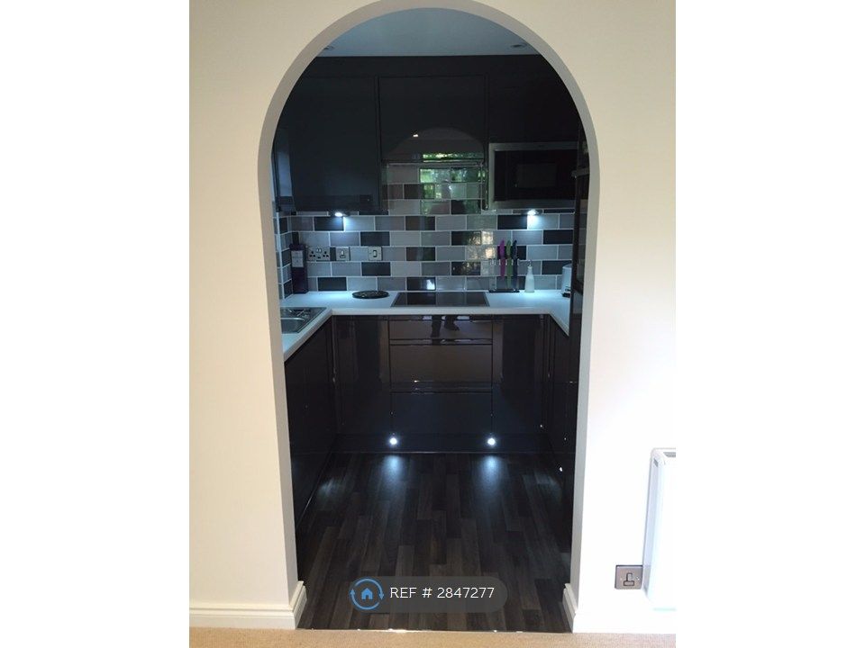 Property photo 2 of 10 Kitchen