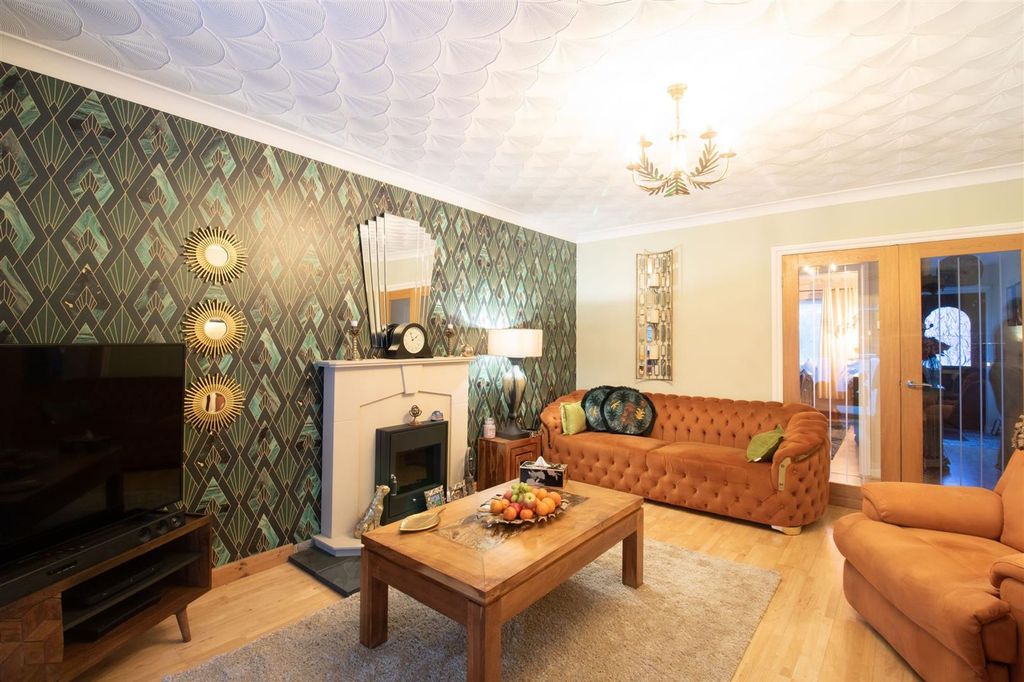 Property photo 2 of 33