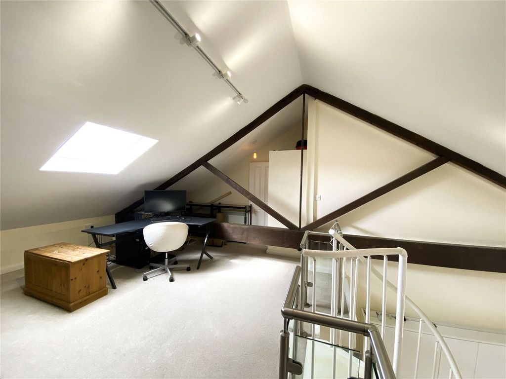 Property photo 3 of 19 Picture No. 02