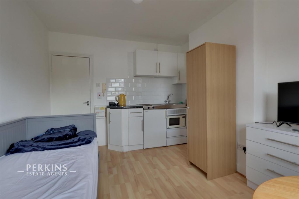 Property photo 3 of 4 Living Kitchen.Jpg