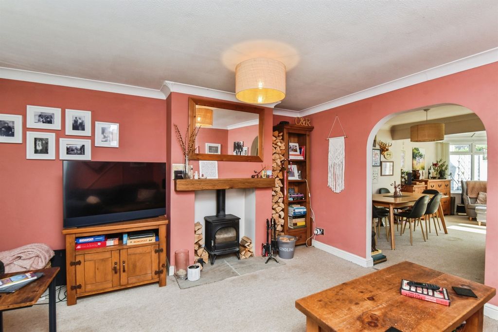 Property photo 2 of 17