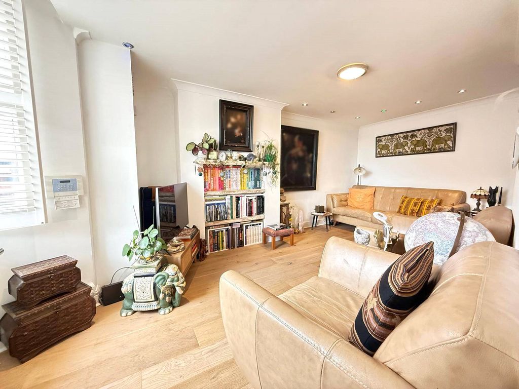 Property photo 3 of 17 Picture 3