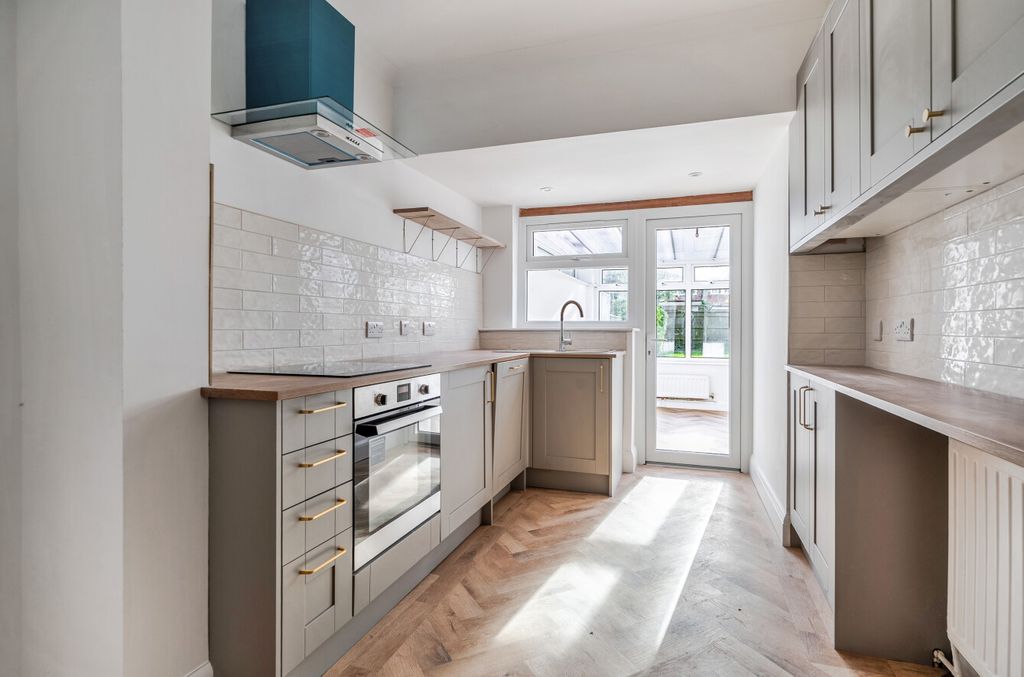 Property photo 3 of 16 1454865-20-69F244...