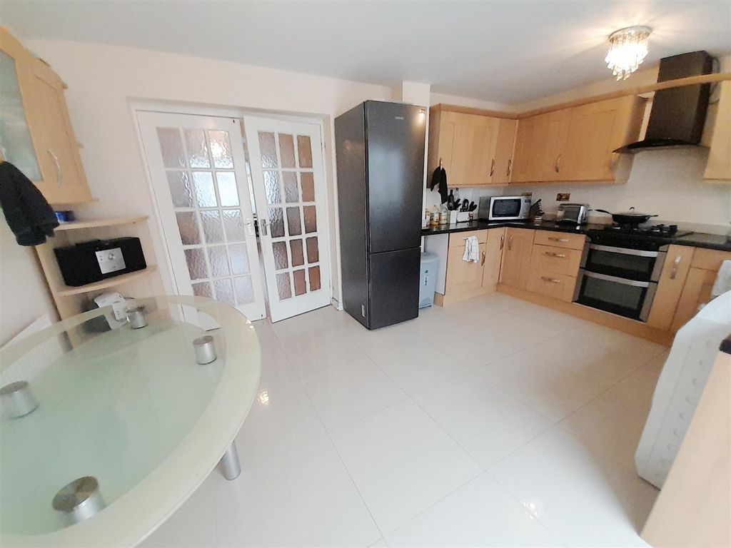 Property photo 3 of 18 4