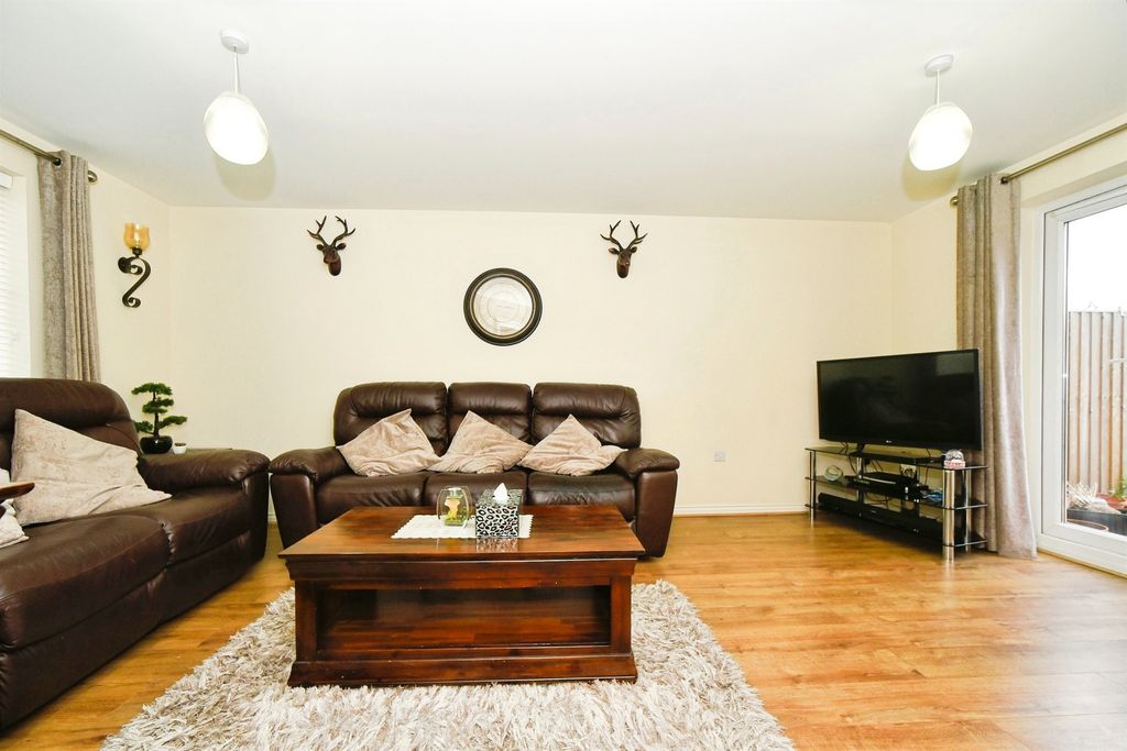 Property photo 3 of 17