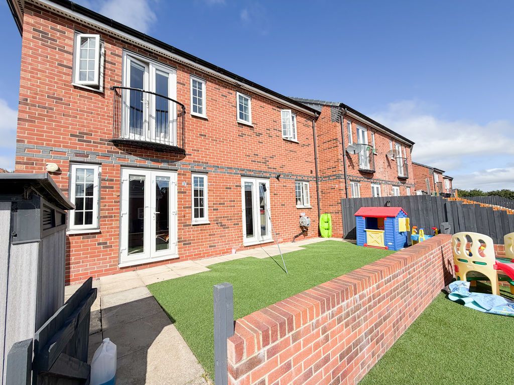 Property photo 1 of 18 External