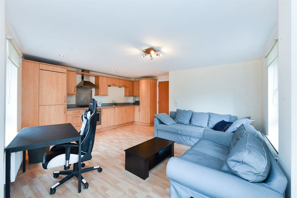 Property photo 2 of 11