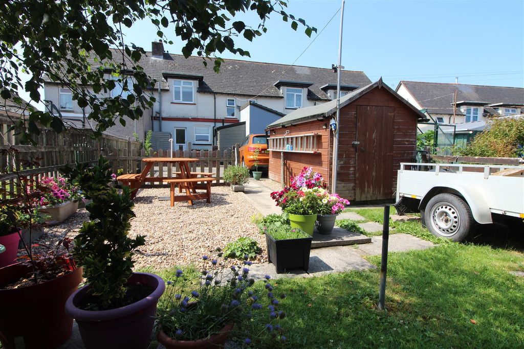 Property photo 2 of 33 Over Lane Garden