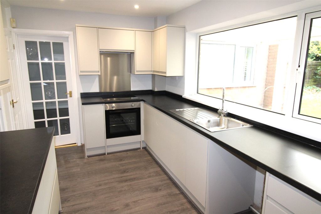 Property photo 2 of 13 Picture No. 12