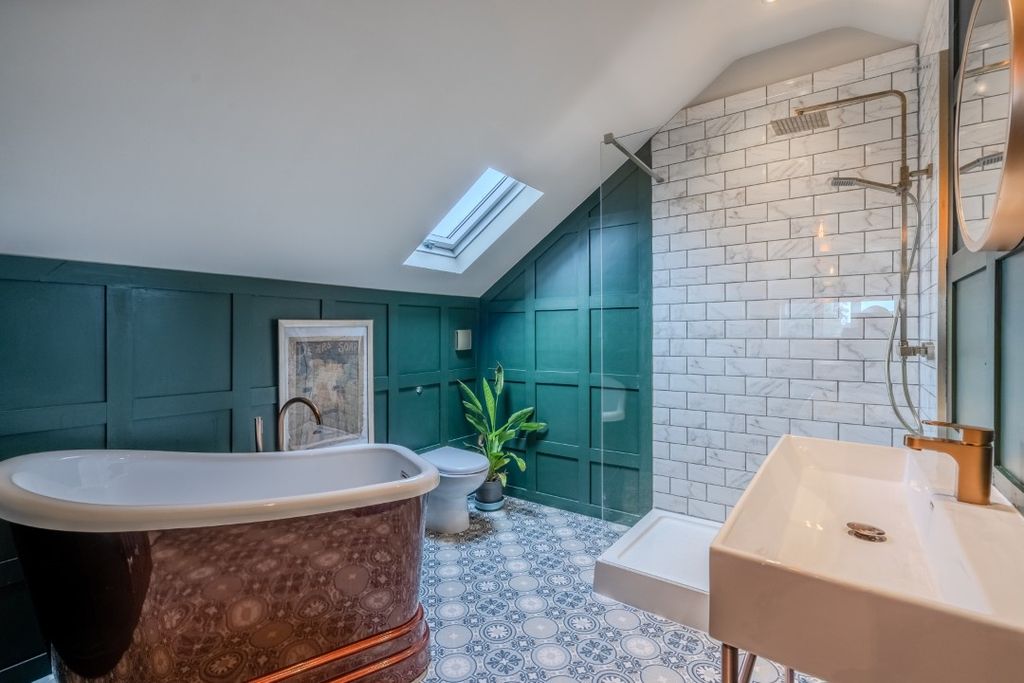 Property photo 2 of 21