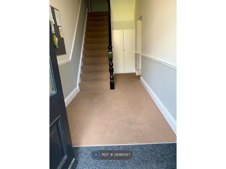 Property photo 3 of 15 Communal Hallway