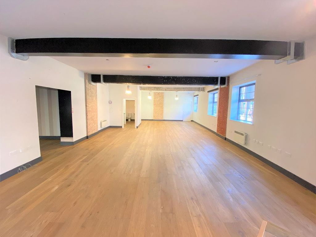 Property photo 3 of 8 10 Market Place Brentford 3.Jpg