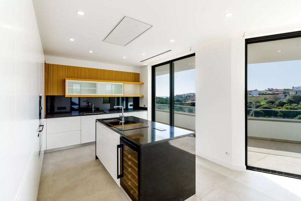 Property photo 3 of 105