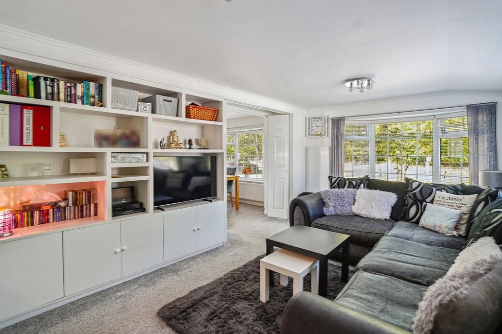 Property photo 2 of 21